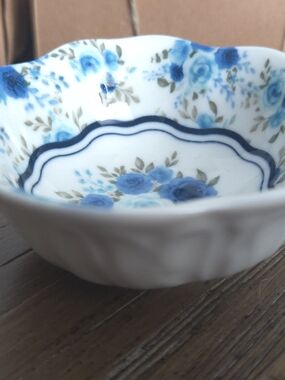 Set of 18 Gift-Ready Blue & White Floral Scalloped Mini Bowls - Boxed with Twine